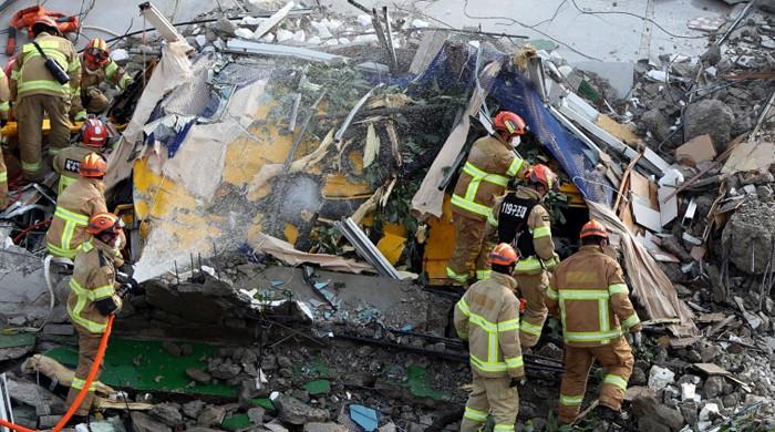 جنوبی کوریا، 5 منزلہ عمارت انہدام کے دوران بس پرگرنے سے 9 افراد ہلاک ہوگئے