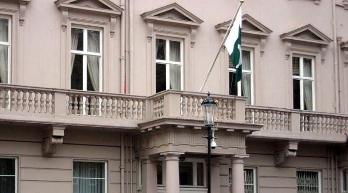 لندن، پاکستانی ہائی کمیشن کے باہر احتجاج، مظاہرین کا سیکیورٹی گارڈز پر تشدد