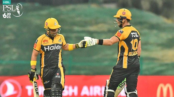 پی ایس ایل 6، پشاور نے کوئٹہ کو جیت کیلئے 198 رنز کا ہدف دے دیا