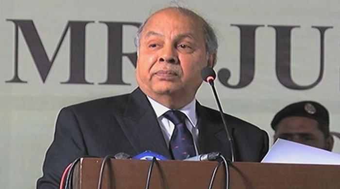 ریلوے حادثے کے بعد لگا کہ وزیر اورسیکرٹری استعفیٰ دیں گے مگر نہیں دیا، چیف جسٹس