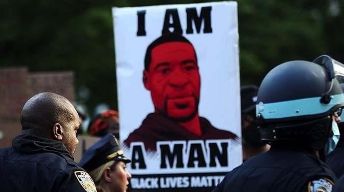 سیاہ فام جارج فلائیڈ کے قتل میں سابق پولیس افسر کو ساڑھے 22 سال قید کی سزا