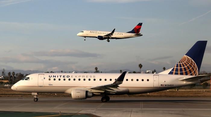 امریکا میں مسافرکاک پٹ میں داخل ہونےکی کوشش میں ناکامی کے بعد جہاز سےکودگیا