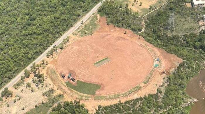 بنی گالہ کے نوجوانوں کیلئے کرکٹ گراؤنڈ تیار کروا رہے ہیں: وزیراعظم