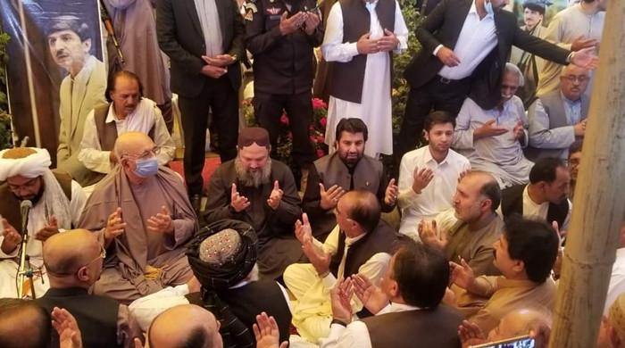 وزیراعلیٰ بلوچستان کی عثمان کاکڑ کےگھر آمد، فاتحہ خوانی اور لواحقین سے اظہار تعزیت