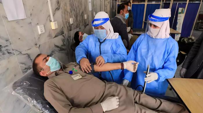 پاکستان: 30 مئی کے بعد پہلی بار کورونا کیسز کی شرح 4 فیصد سے زائد ریکارڈ