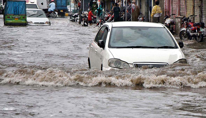 خیبر پختونخوا کے شہر مالاکنڈ سمیت سوات، لوئردیر، اپردیر اور دیگرشہروں میں بارش کے بعد ندی نالوں میں طغیانی آگئی جس کے تحت انتظامیہ نے الرٹ جاری کردیا۔ فوٹو: دی نیوز