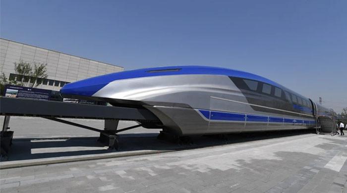 چین میں دنیا کی تیز ترین ٹرین چل پڑی