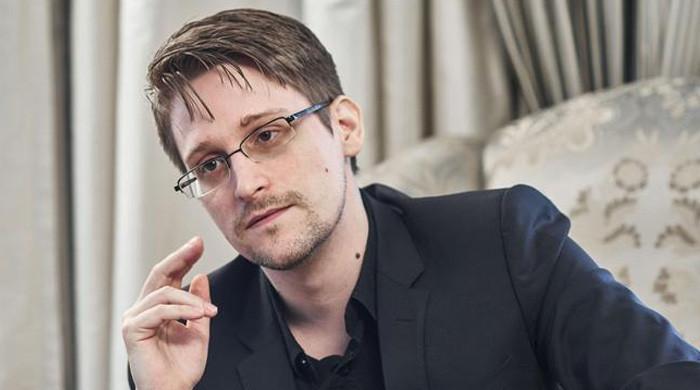 آپ کا فون ہر طرح سے آپ کی جاسوسی کررہا ہے: ایڈورڈ اسنوڈن