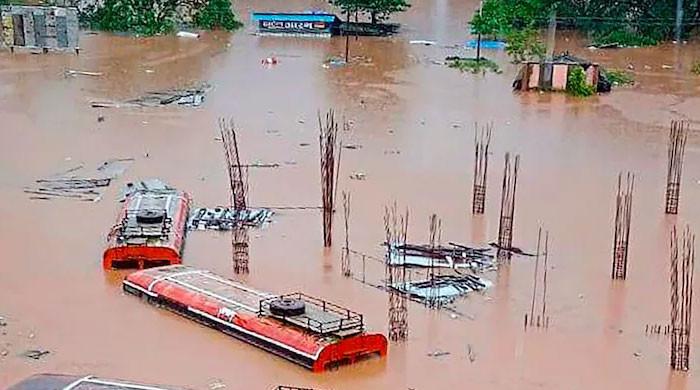 بھارت میں شدید بارشوں، سیلاب اور لینڈ سلائیڈنگ سے ہلاکتوں کی تعداد 138 ہوگئی