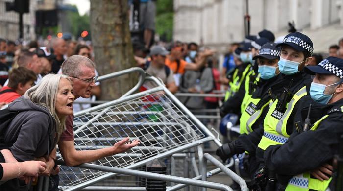 کورونا پابندیوں کیخلاف کئی ملکوں میں پرتشدد مظاہرے