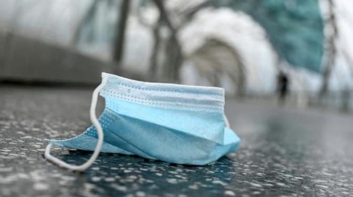 ماسک نہ  پہننے پر پولیس اہلکار نے طالب علم کو گولی ماردی