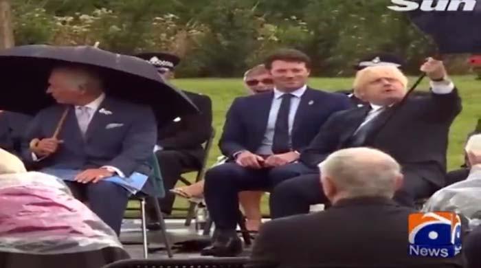 ویڈیو: برطانوی وزیراعظم کیلئے چھتری کا استعمال چیلنج بن گیا