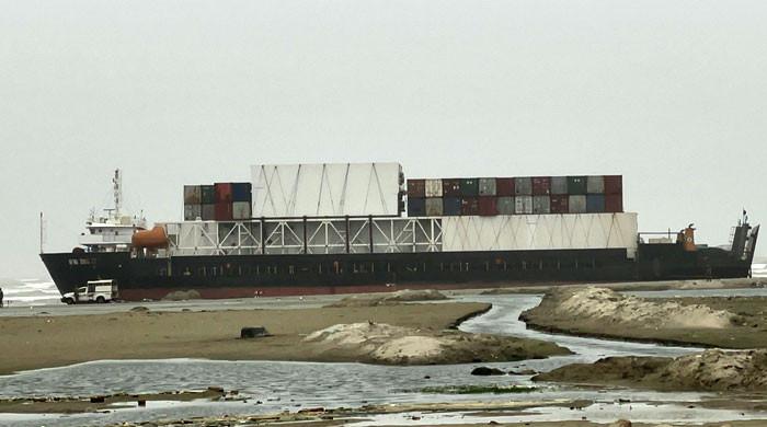 کراچی میں پھنسے بحری جہاز کو نکالنے آنے والا ٹگ بھی خراب ہوگیا