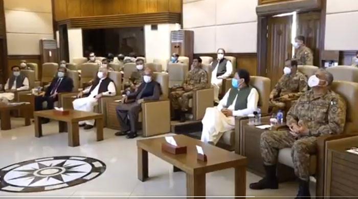 وزیر اعظم اور آرمی چیف کا کور ہیڈ کوارٹرز پشاور کا دورہ