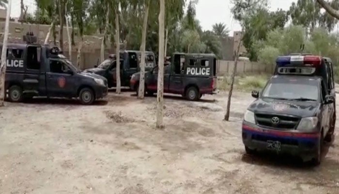 پولیس اہلکار عمران علی بھیو نے پولیس کی نقل و حرکت کی پیشگی معلومات ڈاکوؤں کو فراہم کیں، ایس ایس پی— فوٹو:فائل