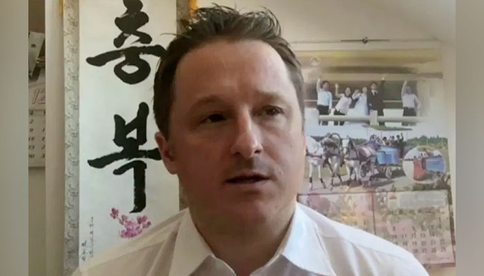 چین میں جاسوسی کے الزام میں گرفتار کینیڈین شہری کو 10 سال قید کی سزا سنادی گئی —فوٹو:فائل