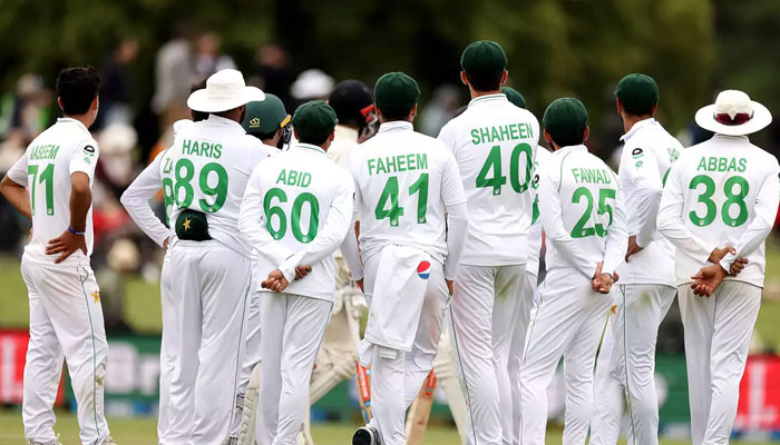 پاکستان کے 217 رنز کے جواب میں ویسٹ انڈیز نے کھیل کے دوسرے روز 2 رنز  2 کھلاڑی آؤٹ سے اننگز کا آغاز کیا —فوٹو:فائل