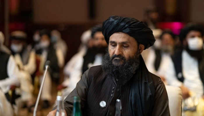 ملا عبد الغنی برادر طالبان کے شریک بانیوں میں سے ایک ہیں —فوٹو: عرب میڈیا