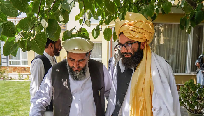 کابل پر قبضے کے بعد طالبان کے سیاسی دفتر کے رکن انس حقانی نے افغان سیاسی قیادت سے ملاقاتوں کا سلسلہ شروع کیا تھا— فوٹو:سوشل میڈیا