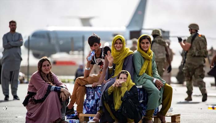 برطانیہ آنے کے اہل تقریباً 4 ہزار افراد اب بھی افغانستان میں موجود ہیں: برطانوی وزیر/ فوٹو رائٹرز