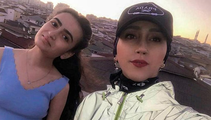 خاتون کے عزیز نے حیرت انگیز  طور پر حادثے کا ذمہ دار عمارت تعمیر کرنے والے ٹھیکیدار کو قرار دیا: فوٹو ڈیلی میل