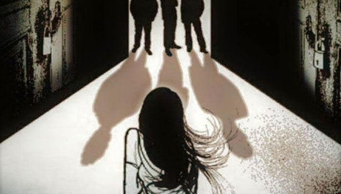 لڑکے کے دوستوں نے مبینہ طور پر لڑکی کو مشروب میں شراب ملا کر پلادی اور پھر زیادتی کا نشانہ بنا ڈالا— فوٹو: فائل