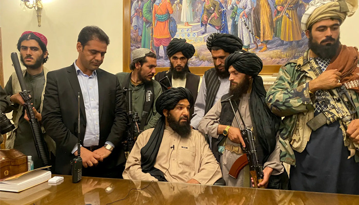افغان طالبان کو دنیا کے امیر ترین باغی گورہوں میں سے ایک تصور کیا جاتا ہے — فوٹو: اے پی