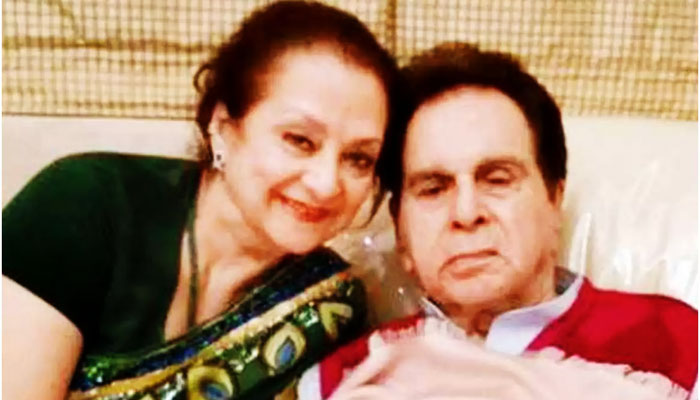 دلیپ کمار اور سائرہ بانو کی شادی 1966 میں ہوئی تھی اور ان دونوں کی کوئی اولاد نہیں ہے—فوٹو: فائل