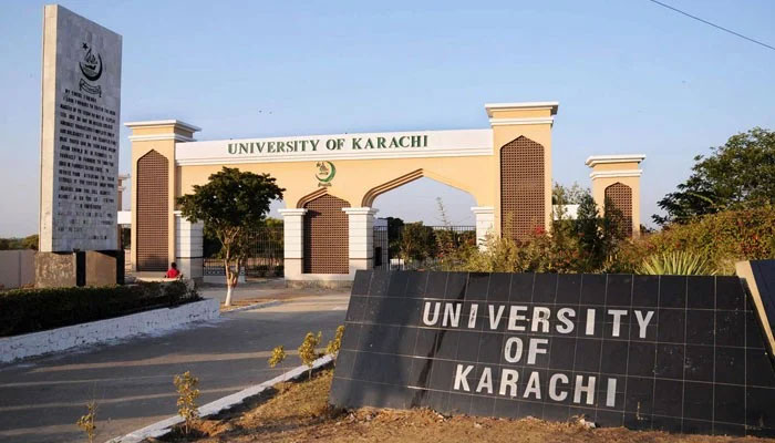 جامعہ کراچی میں اکیڈمک کونسل کا اجلاس ہوا جس کی صدارت جامعہ کراچی کے وائس چانسلر ڈاکٹر خالد عراقی نے کی —فوٹو: فائل