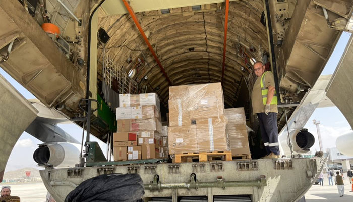 متحدہ عرب امارات کا طیارہ 60 ٹن خوراک اور طبی سامان لے کر کابل پہنچا ہے، ذبیح اللہ مجاہد— فوٹو:طالبان آفیشل