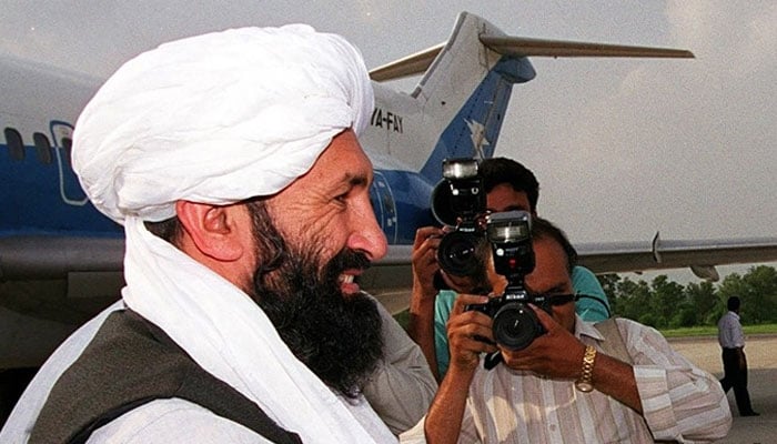 ملا محمد حسن اخوند اِس وقت طالبان کی طاقتور فیصلہ ساز رہبری شوریٰ کے سربراہ ہیں— فوٹو: فائل/ اے ایف پی