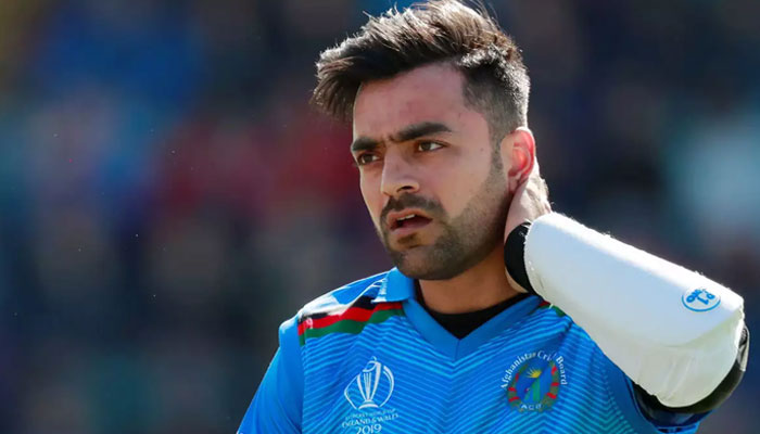 راشد خان نے قیادت چھوڑنے کا فیصلہ افغانستان کرکٹ ٹیم کے ٹی ٹوئنٹی ورلڈ کپ اسکواڈ کے اعلان کے چند گھنٹوں بعد کیا —فوٹو:فائل