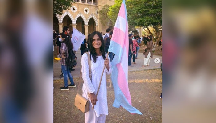 زیادہ پیسوں کی وجہ سے خواجہ سرا تعلیم کی جانب اپنا ذہن ہی نہیں بنا پاتے—فوٹو: انسٹاگرام/نیشا