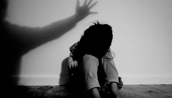 ملزم نشہ آور شربت پلا کر دونوں بچوں سے کئی ماہ سے زیادتی کررہا تھا:پولیس—فوٹوفائل