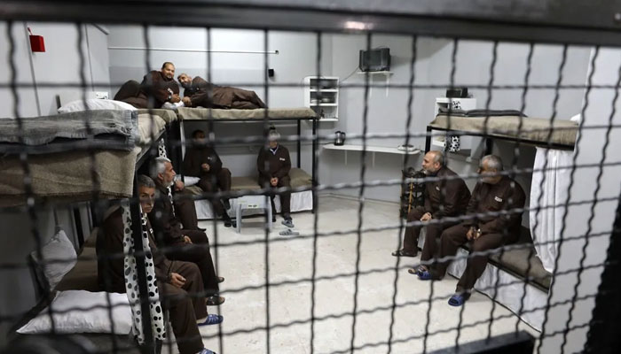 اسرائیلی جیلوں میں قید فلسطینیوں نے بھوک ہڑتال کا فیصلہ واپس لے لیا ہے —فوٹو:فائل