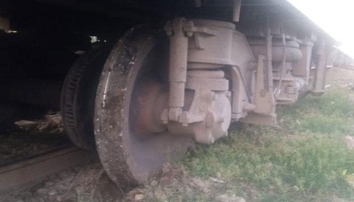 بوگی کے پٹری سے اترنے کی وجہ سے ٹرین کی روانگی میں ایک گھنٹے سے زائد وقت کی تاخیر ہوئی: فوٹو جیونیوز