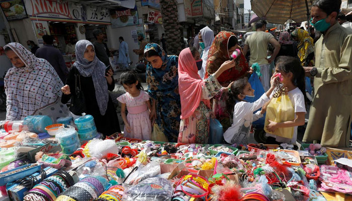 آؤٹ ڈورڈائننگ بھی رات 12 بجےتک جاری رہ سکےگی—فوٹوفائل
