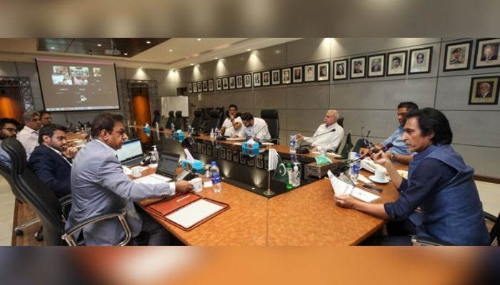 پاکستان سپر لیگ کی گورننگ کونسل کا اجلاس 27 ستمبر بروز پیر کو چیئرمین پی سی بی رمیز راجہ کی زیرصدارت منعقد ہوا۔ —فوٹو: پی سی بی