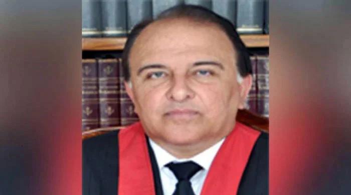 حالات آئے روز بدتر ہو رہے ہیں، پتہ نہیں حکومت کیا کر رہی ہے؟ چیف جسٹس پشاور ہائیکورٹ