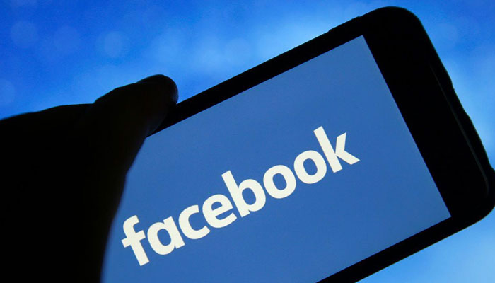 فیس بک نے سوشل میڈیا ایپلیکیشن کی سروس متاثر ہونے پر صارفین سے معذرت کرلی ہے۔۔ —فوٹو: فائل