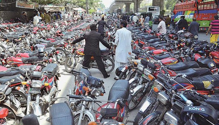 بتایا جائے کس قانون کے تحت کراچی میں پارکنگ فیس وصول کی جا رہی ہے؟ سندھ ہائیکورٹ. فوٹو: فائل