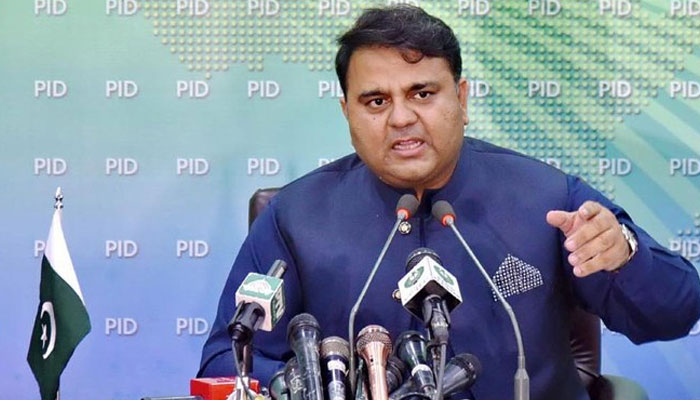میڈیا میں فیک نیوز پر اتنی بحث نہیں ہے جتنی ہونی چاہیے، وفاقی وزیر۔ فوٹو: فائل