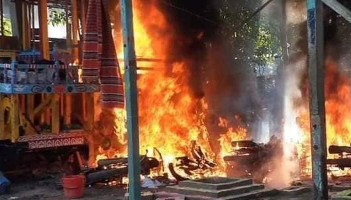 بنگلا دیش میں جلاؤ گھیراؤ کا ایک منظر۔ فوٹو: سوشل میڈیا