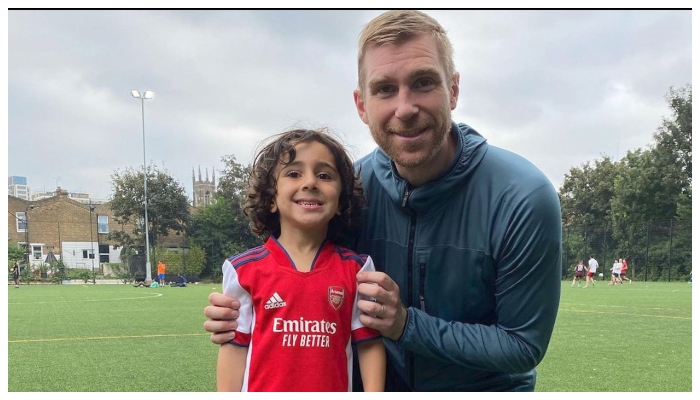 4 سالہ بچے نے دنیا کے مشہور فٹبال کلب آرسنل کے ساتھ ٹریننگ شروع کر دی ہے  —فوٹو: دی نیشنل