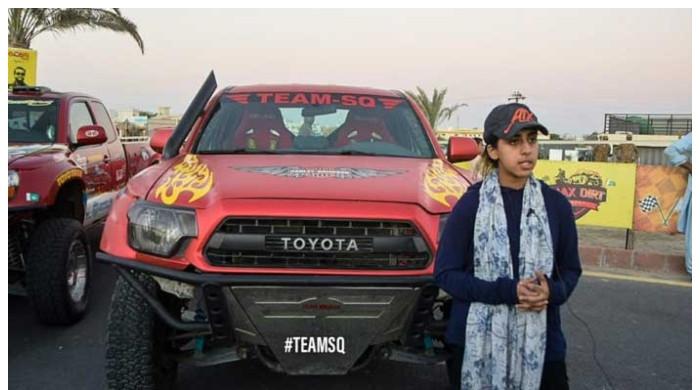 جیپ ریلی: گاڑی الٹنے پر زخمی ہونے کے باوجود ریس مکمل کرنے والی باہمت لڑکی