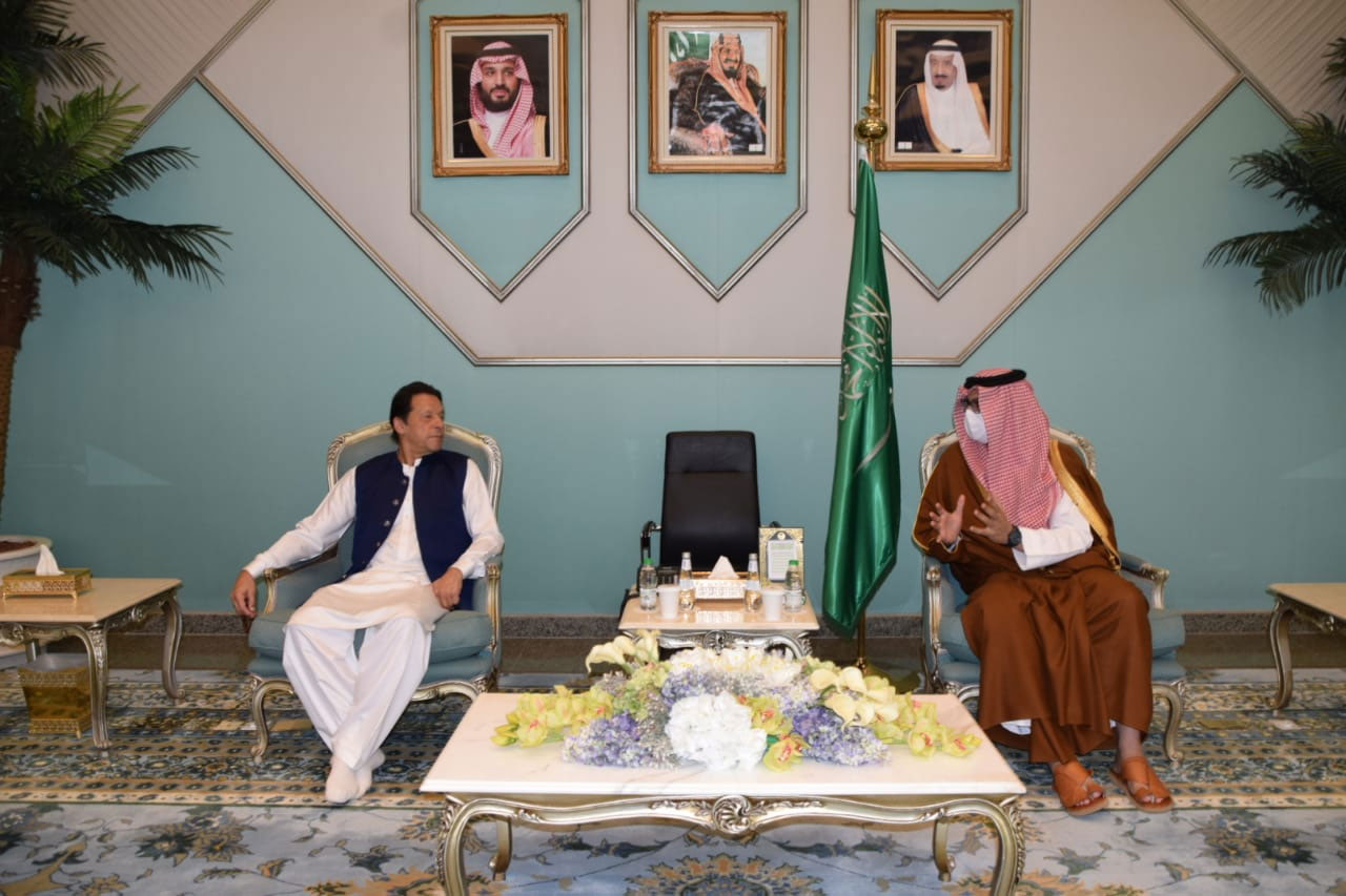 وزير اعظم عمران خان سعودی ولی عہد كی دعوت پر سعودى عرب پہنچے ہیں— فوٹو: وزیراعظم ہاؤس