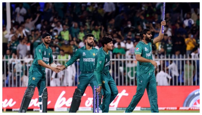 پاکستان نے نیوزی لینڈ کو 5 وکٹوں سے شکست دیکر ٹورنامنٹ میں دوسری فتح اپنے نام کی ۔ —فوٹو: آئی سی سی