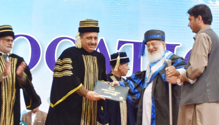 ہیبت اللہ حلیمی نے سیاسیات میں اعلیٰ تعلیم کی ڈگری حاصل کی۔ فوٹو: سوشل میڈیا