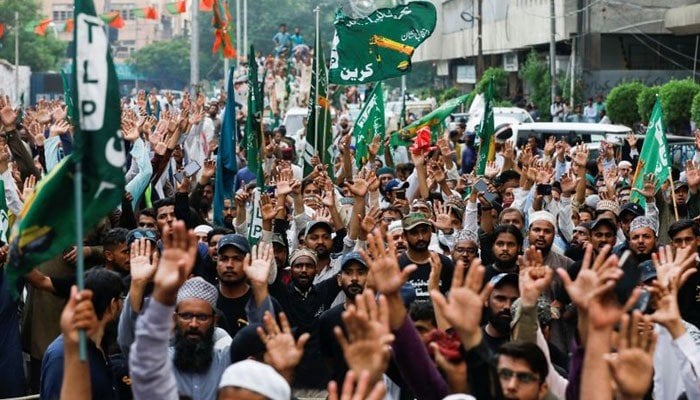 کالعدم تحریک لبیک کی میڈیا کوریج پر پابندی میڈیا کوڈ آف کنڈکٹ کے تحت لگائی، پیمرا— فوٹو:فائل