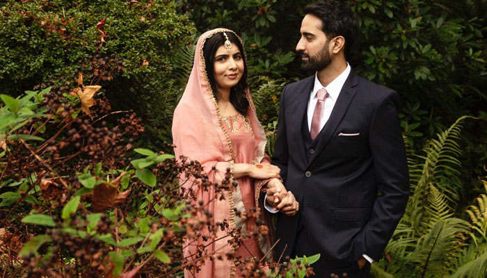 ملالہ یوسفزئی پی سی بی کے افسر عصر ملک سے رشتہ ازدواج میں منسلک ہوئیں/ فوٹو ملالہ ٹوئٹر اکاؤنٹ